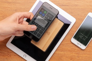 Logotrade ärikingitused pilt: RCS taaskasutatud plastist 8000 mAh juhtmevaba akupank